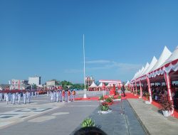 Pemprov Sulbar Bersama Forkopimda Sukses Laksanakan Upacara HUT RI ke-79 di Anjungan Pantai Manakarra