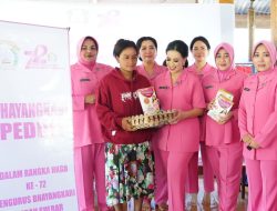 Cegah Stunting, Bhayangkari Sulbar Berikan Edukasi dan Bantuan Telur dan Susu Jenis Prenagen