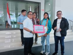Apresiasi Atlet, Pemprov Sulbar Serahkan Hadiah Rp300 Juta Bagi Ramlah