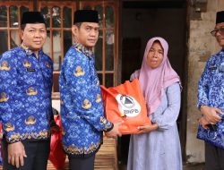Peduli Masyarakat, Pjs Bupati Majene Bantu Keluarga Nelayan yang Hilang