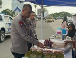 Dukung UMKM, Kapolda Sulbar Beli Takjil Pedagang