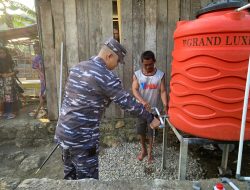 Peduli Masyarakat, Lanal Mamuju Pasang Tandon Air di Bulutakkang