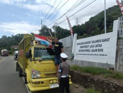 Jelang Hari Kemerdekaan RI, Sat PJR Ditlantas Polda Sulbar Tebar Semangat Nasionalisme di Jalan Raya