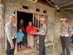 Sat PJR Ditlantas Polda Sulbar Semarakkan Hari Kemerdekaan RI ke 80 melalui Program Polantas Menyapa