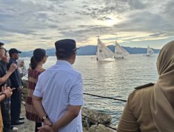 Perahu Sandeq Menari di Teluk Mamuju, Gubernur Sulbar dan Wamenpar Saksikan Etape Pamungkas