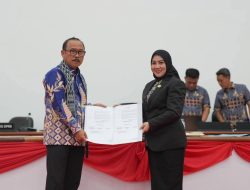 DPRD Serahkan SK, RPJMD Sulbar 2025–2029 Resmi Disempurnakan, Gubernur SDK: Menjawab Tantangan Pembangunan Daerah